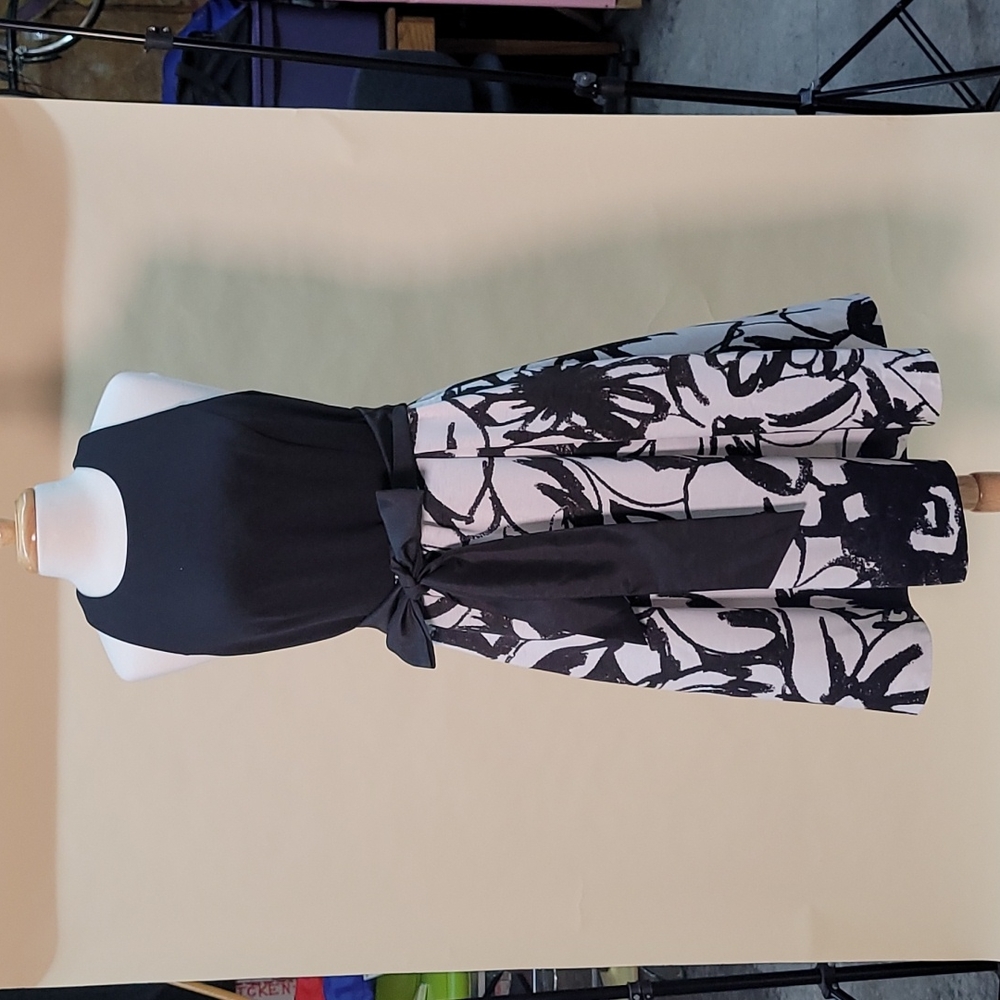 White House Black Market 12p Garden Dress